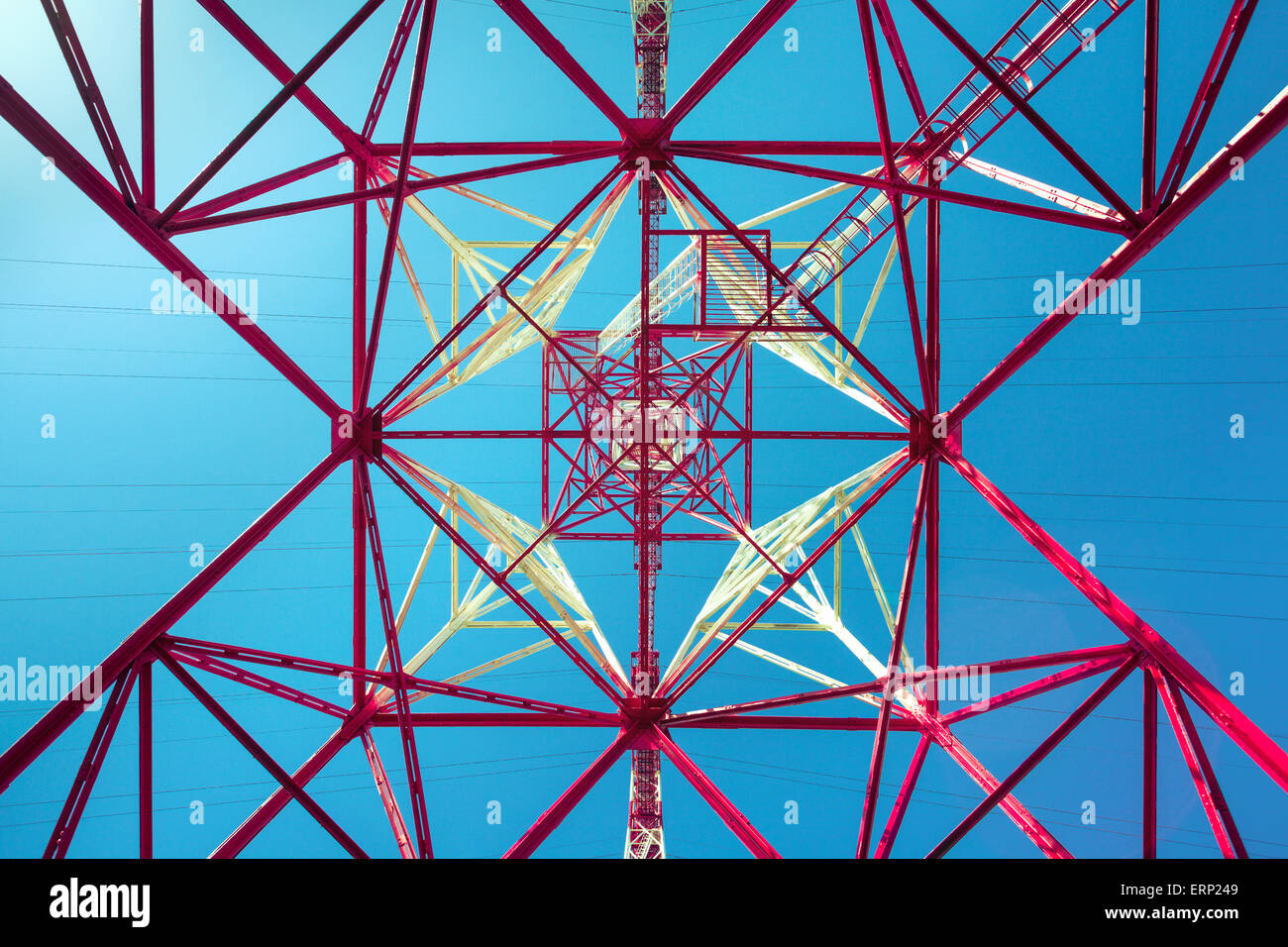 Poste haute tension.tour à haute tension le fond de ciel. Banque D'Images