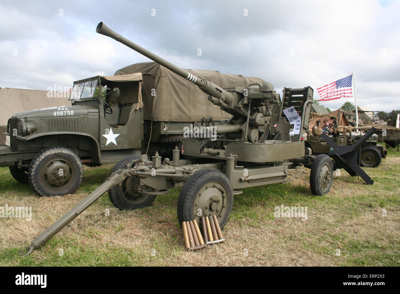 Rouen, Normandie, France. 6 juin 2015. Groupes de reconstitution font beaucoup d'efforts pour recréer le camp américain d'Arizona dans le cadre de la D-Day Festival 2015. Le camp comprend une vaste gamme de véhicules militaires, qui défilent dans les rues de Lille et de la région au cours de la D-day week-end anniversaire. Cette année, le D-Day Festival célèbre le 70e anniversaire de la fin de la DEUXIÈME GUERRE MONDIALE. Crédit : Daniel et Blanc Flossie/Alamy Live News Banque D'Images