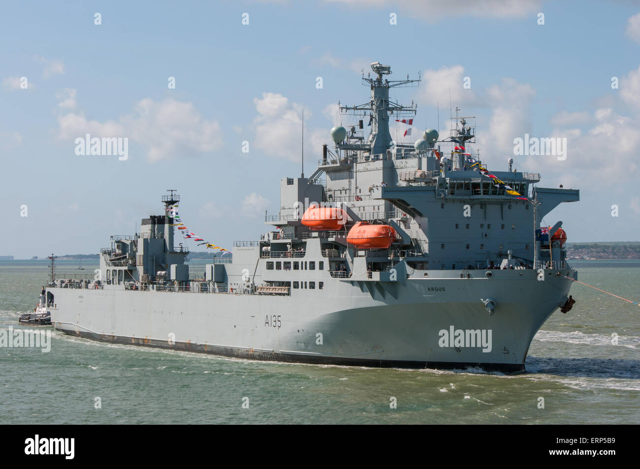 RFA Argus (A135), en arrivant à Portsmouth, Royaume-Uni le 6 juin 2015. Banque D'Images