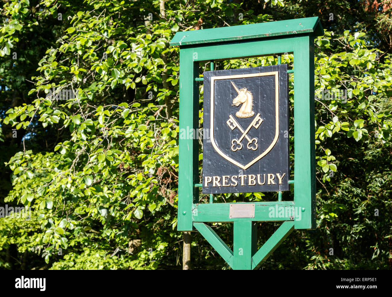 Panneau Prestbury avec armoiries Banque D'Images