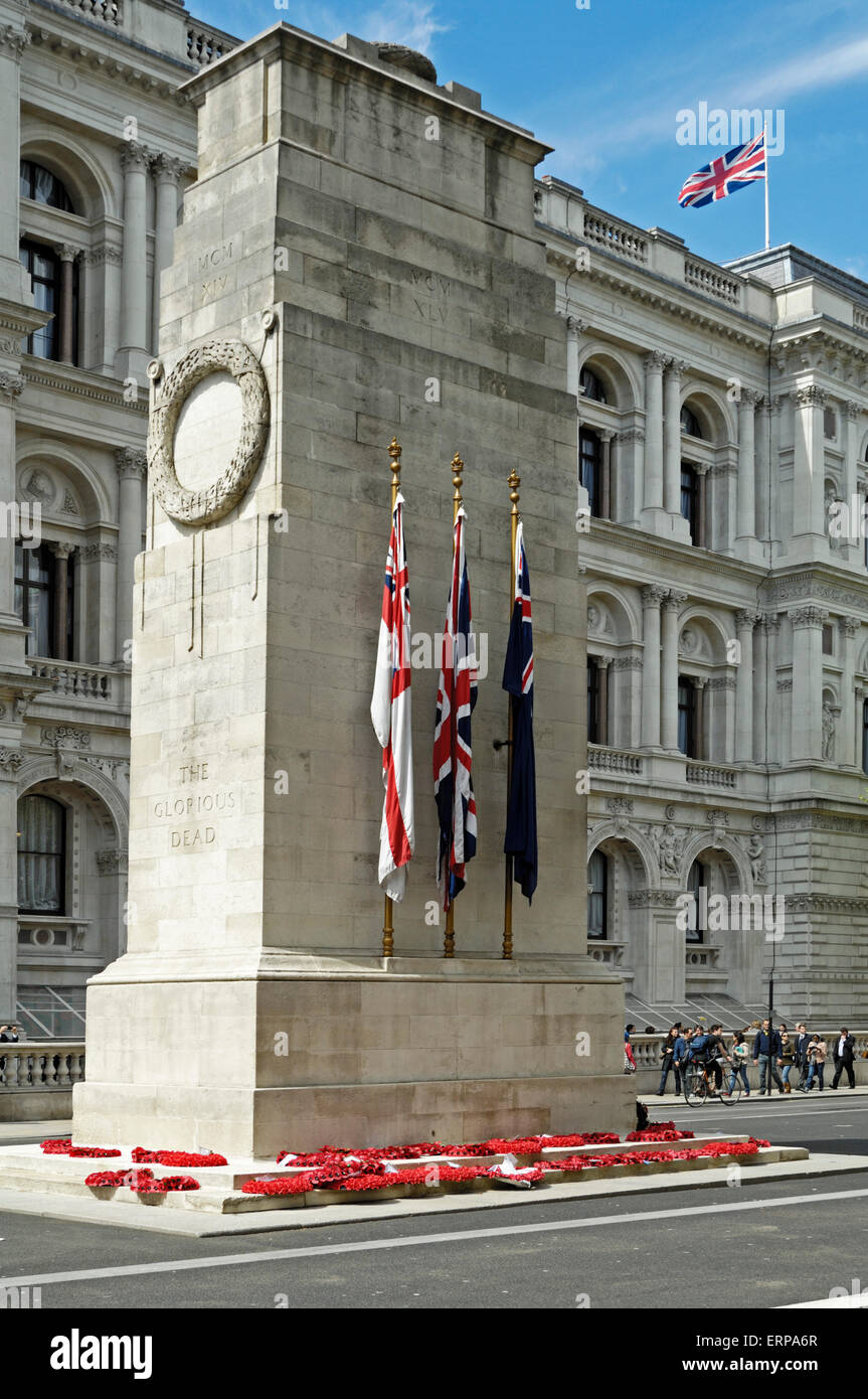 Cénotaphe, et des guirlandes et drapeaux, Whitehall, Londres. L'Angleterre. Banque D'Images