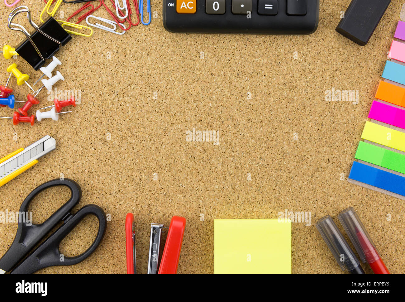 Fond d'arrêt sur le panneau de liège Banque D'Images