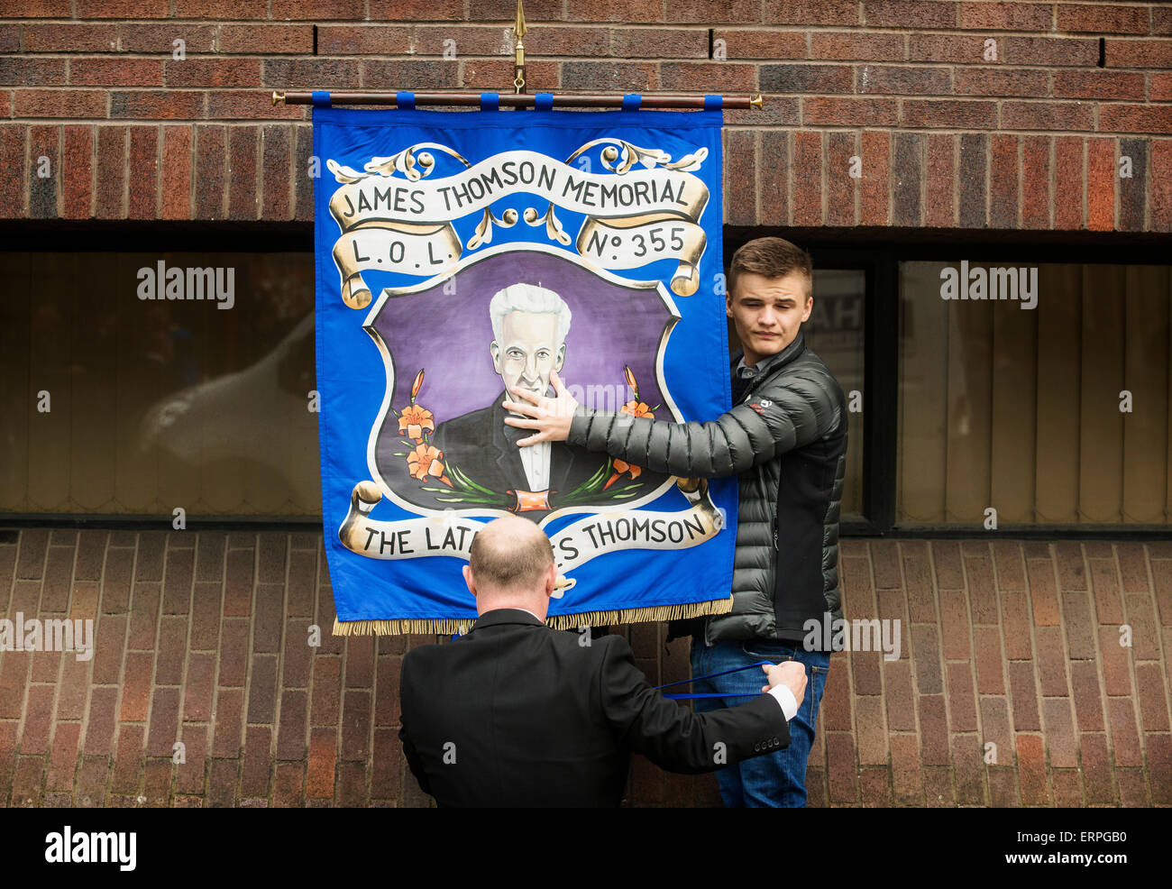 Orangistes et les femmes en mars afin d'Orange controversé appelé 'Événement' Orangefest à Glasgow le 6 juin 2015. Banque D'Images