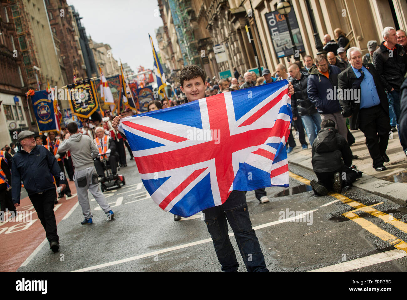 Orangistes et les femmes en mars afin d'Orange controversé appelé 'Événement' Orangefest à Glasgow le 6 juin 2015. Banque D'Images