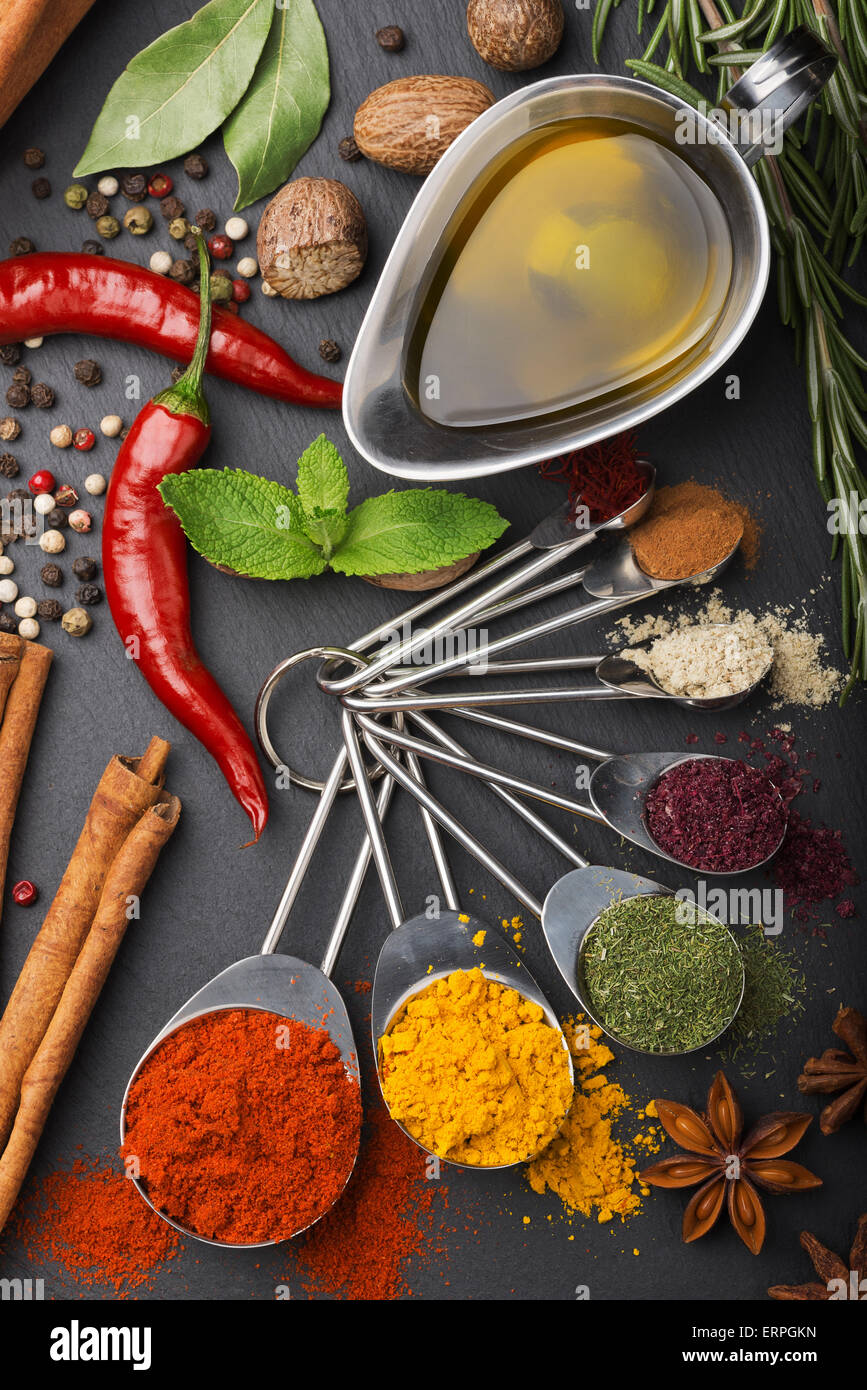 La vie toujours avec des épices et l'huile d'olive Banque D'Images
