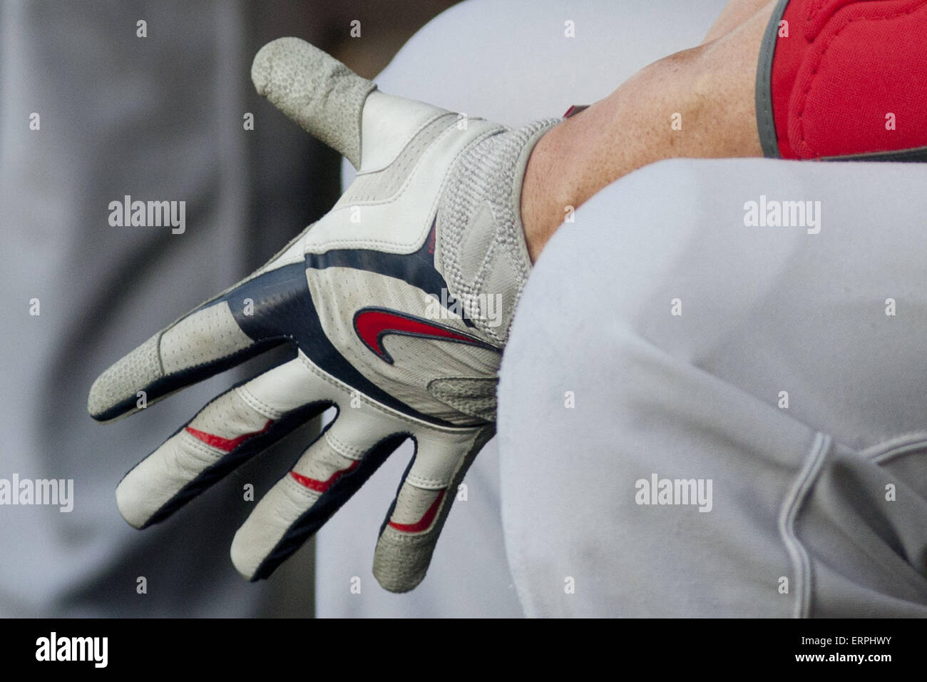 Nike gloves Banque de photographies et d'images à haute résolution - Alamy