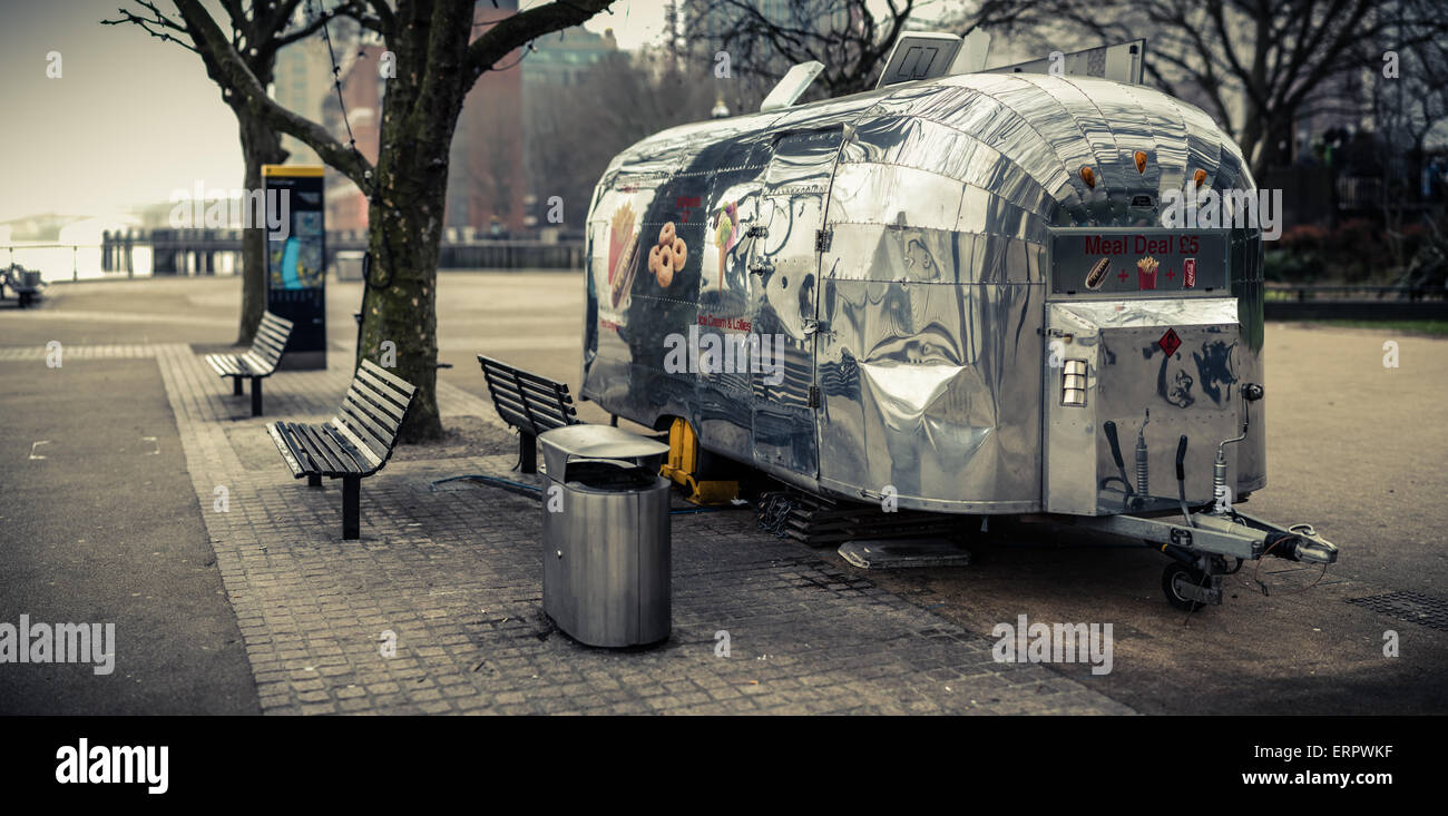 Un courant d'air café sur le London Southbank Banque D'Images