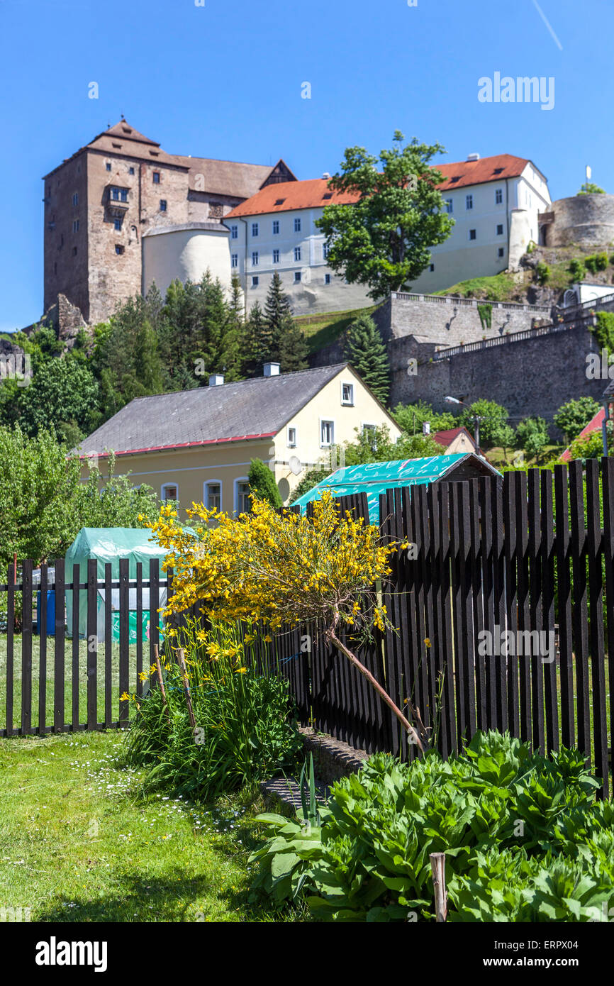 Becov nad Teplou skyline. Château gothique et baroque, la région de Karlovy Vary, République Tchèque, Europe Banque D'Images