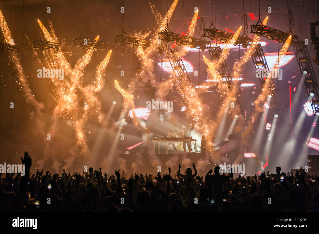 Londres, Royaume-Uni, 6 juin 2015. ^ Axwell, Ingrosso Performance Live à l'Alexandra Palace. Crédit : Robert Stainforth/Alamy Live News Banque D'Images