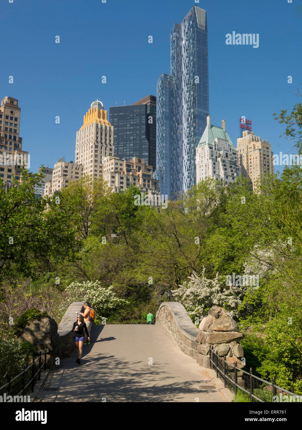 Capstow Bridge et Skyline de Central Park dont un haut bâtiment 57, 57th Street, New York, USA Banque D'Images