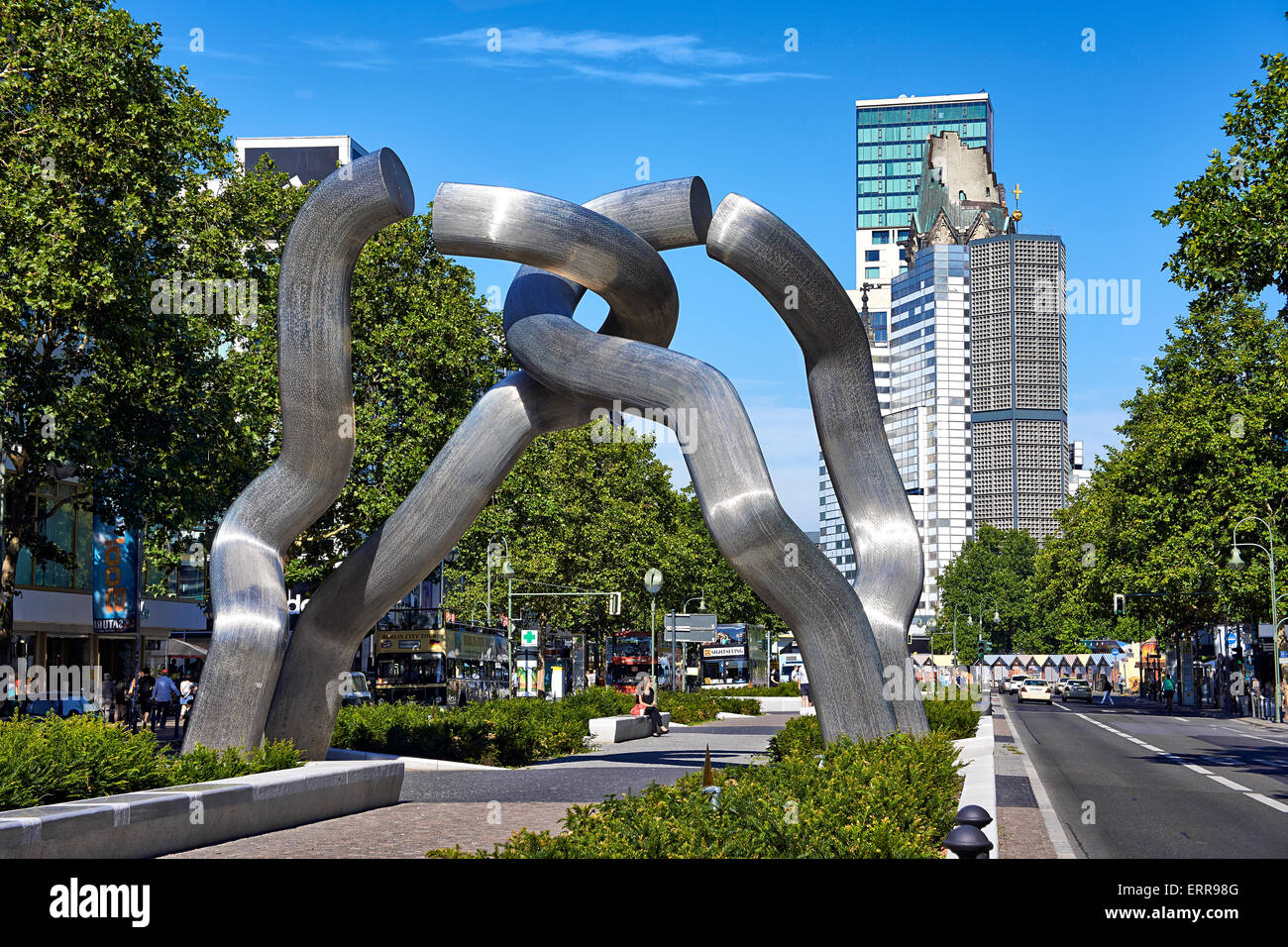 Allemagne, Berlin, l'avenue Kurfürstendamm, la sculpture sur la réunification de la ville, Banque D'Images
