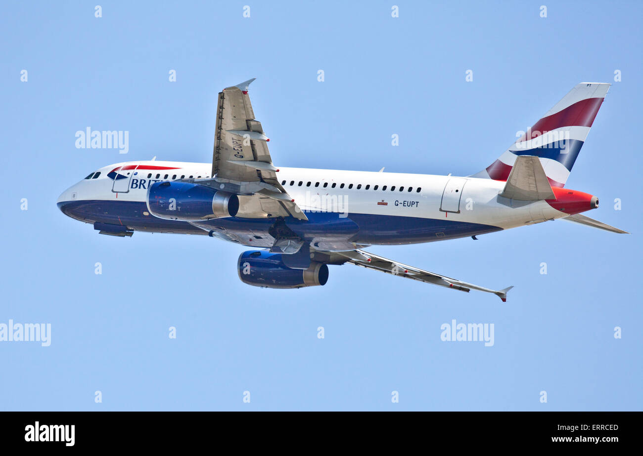 British Airways Airbus A319 G-L'EPUE au départ de l'aéroport de Londres Heathrow LHR Banque D'Images