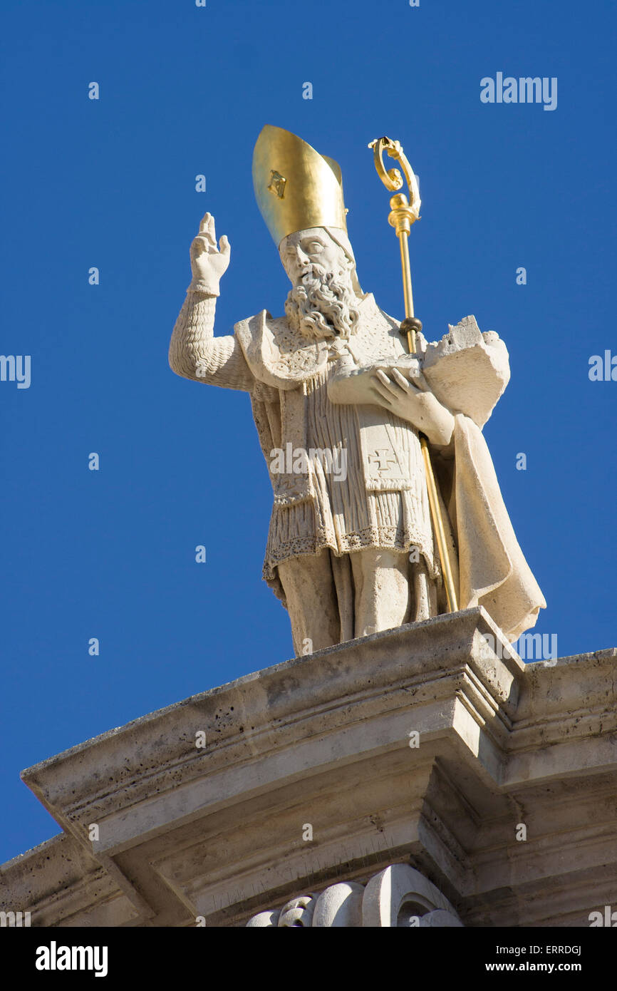 Dans la vieille ville de Dubrovnik, la statue de St Blasius est situé en haut de l'église Saint-blaise, il est une partie importante de leur histoire. Banque D'Images