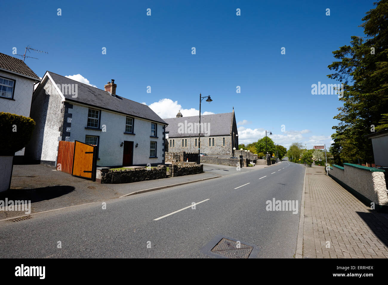 Rue principale de tydavnet comté de Monaghan en république d'Irlande Banque D'Images