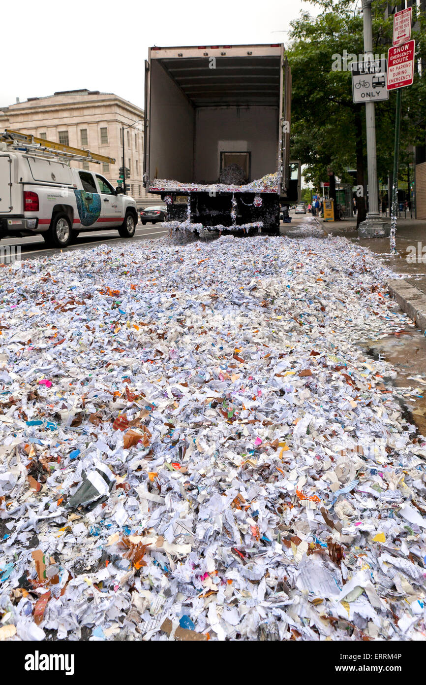 Accident de camion de déchiquetage de papier de bureau - Washington, DC USA Banque D'Images