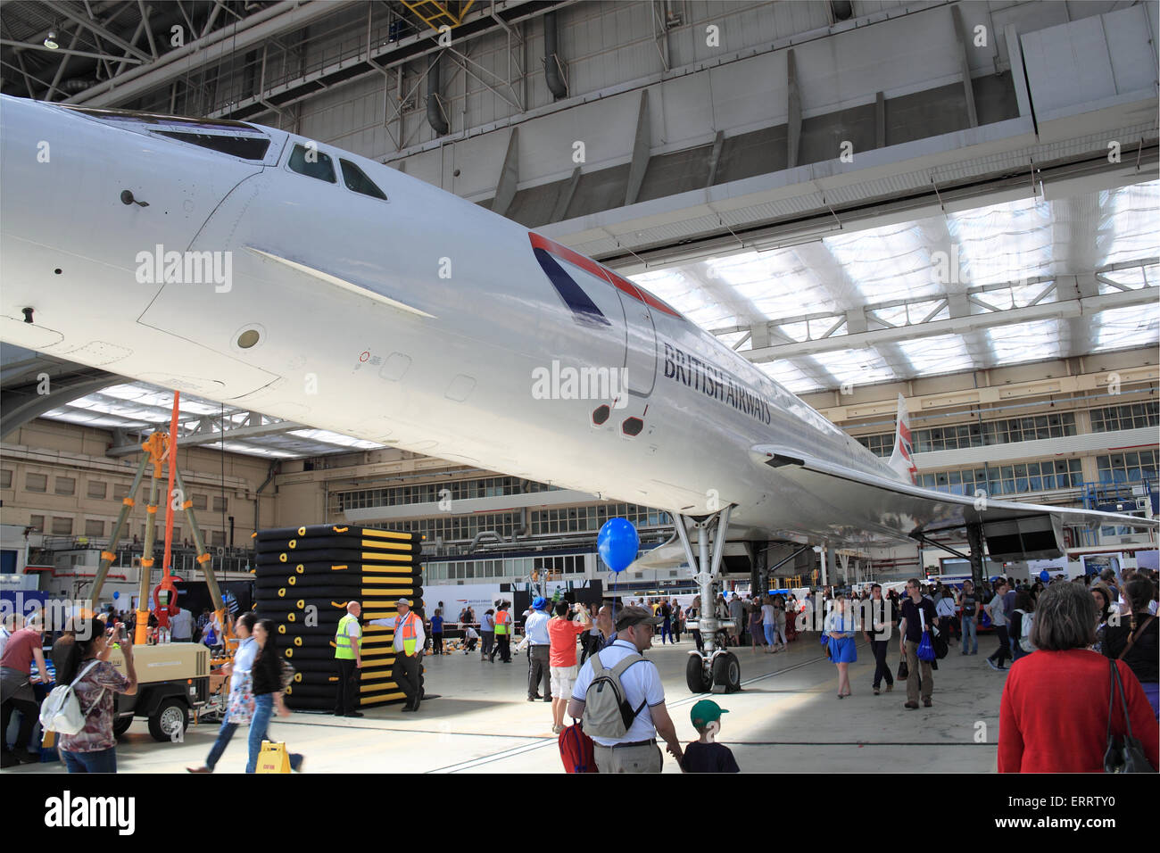 Journée découverte et découverte de la Concorde à British Airways, dimanche 7 juin 2015. BA Engineering and Operations base, London Heathrow Airport, London Borough of Hillingdon, Angleterre, Grande-Bretagne, Royaume-Uni, Royaume-Uni, Europe. Événement « ouvert jour » pour le personnel de BA et leurs invités. Tours en cabine d'aéronefs, expositions, étals, divertissements, nourriture et boissons. Crédit: Ian Bottle/Alay Live News Banque D'Images