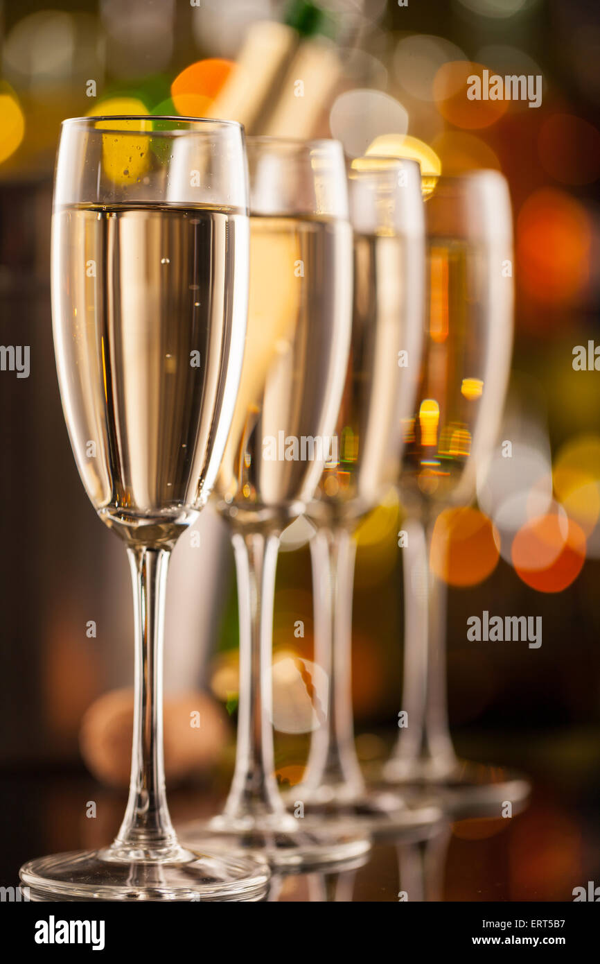 Celebrer Anniversaire Avec Coupe De Champagne Photo Stock Alamy