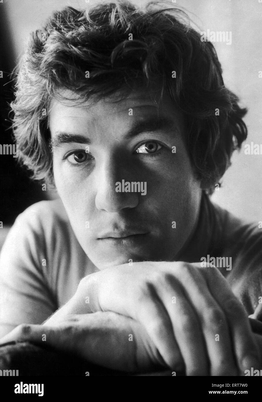 Ian McKellen a photographié à son appartement dans l'ouest de Londres. 1er octobre 1969. Banque D'Images