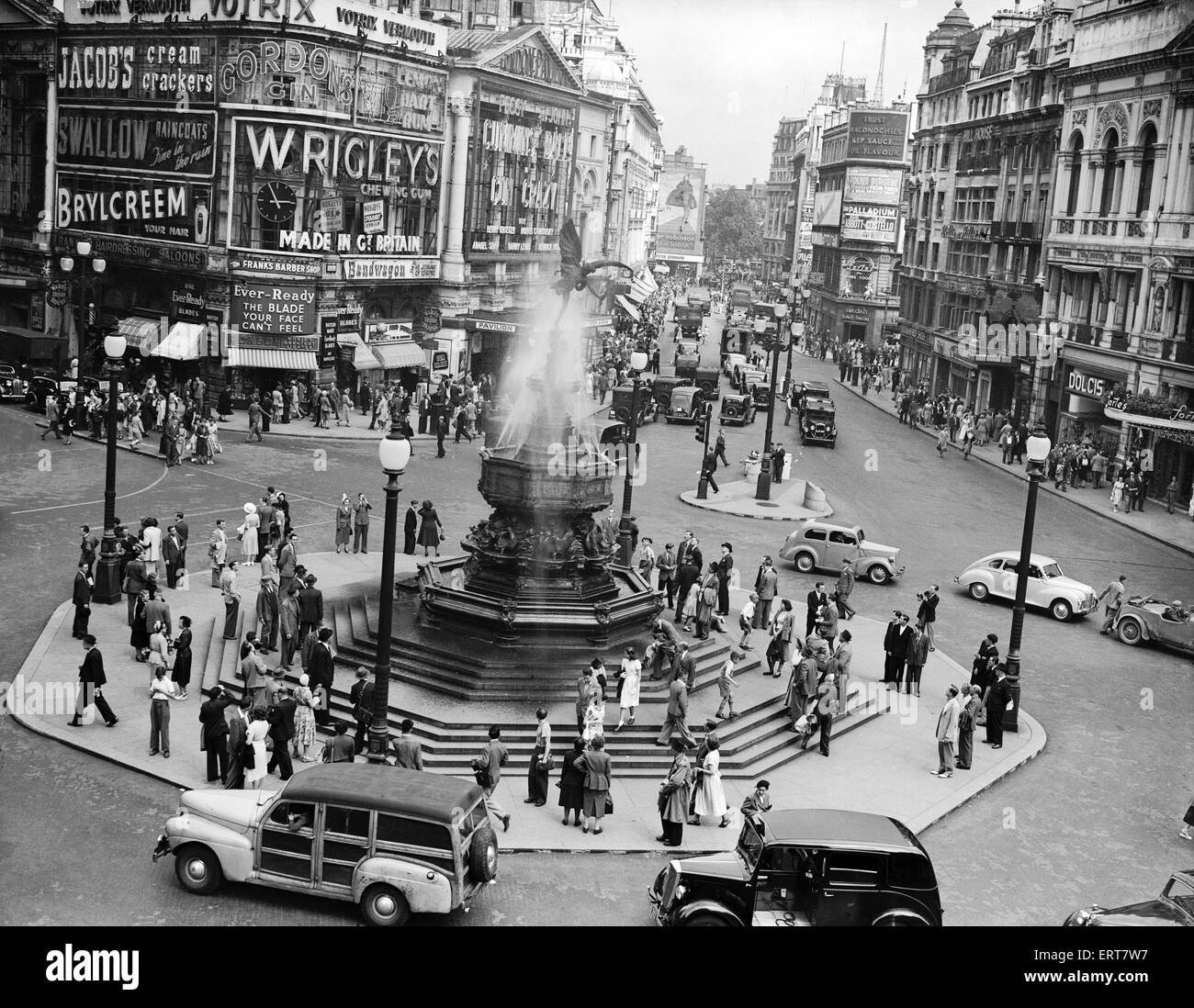 Eros, statue, Piccadilly, Londres, le 31 juillet 1950. Banque D'Images