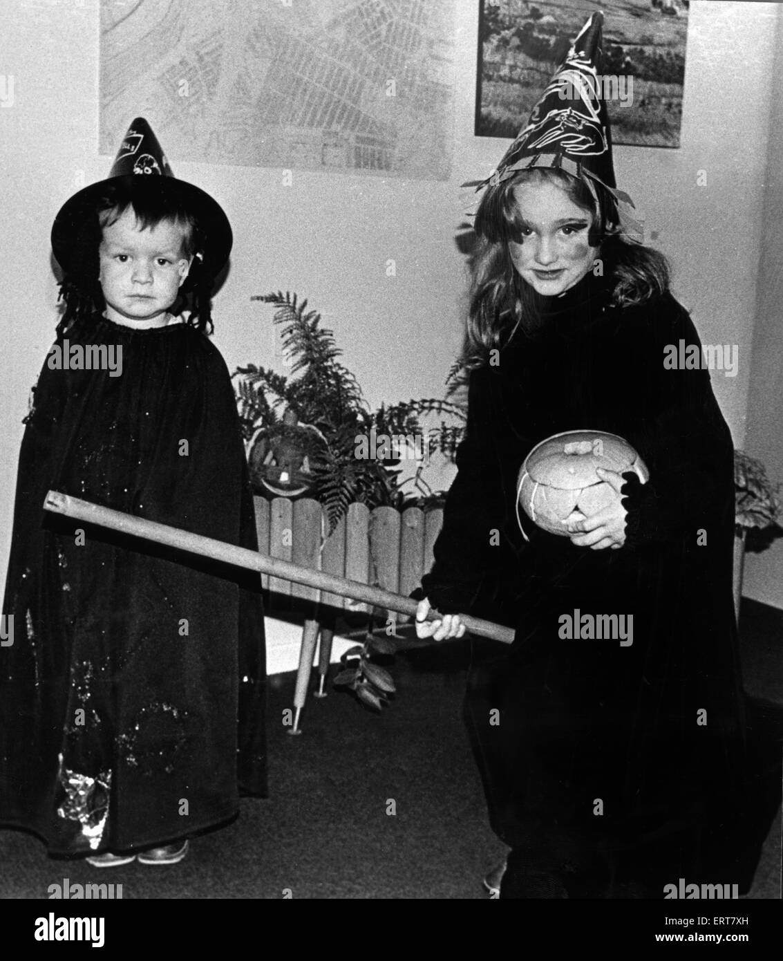 Ne vous aventurer trop loin sur votre propre ce soir ! Toutes les sorcières et sorciers à Cleveland vont quitter leur secret rituel à la maison et voler dans le ciel de nuit à la recherche d'les. Se joindre à l'Halloween sont trois ans Graeme Moody un Banque D'Images