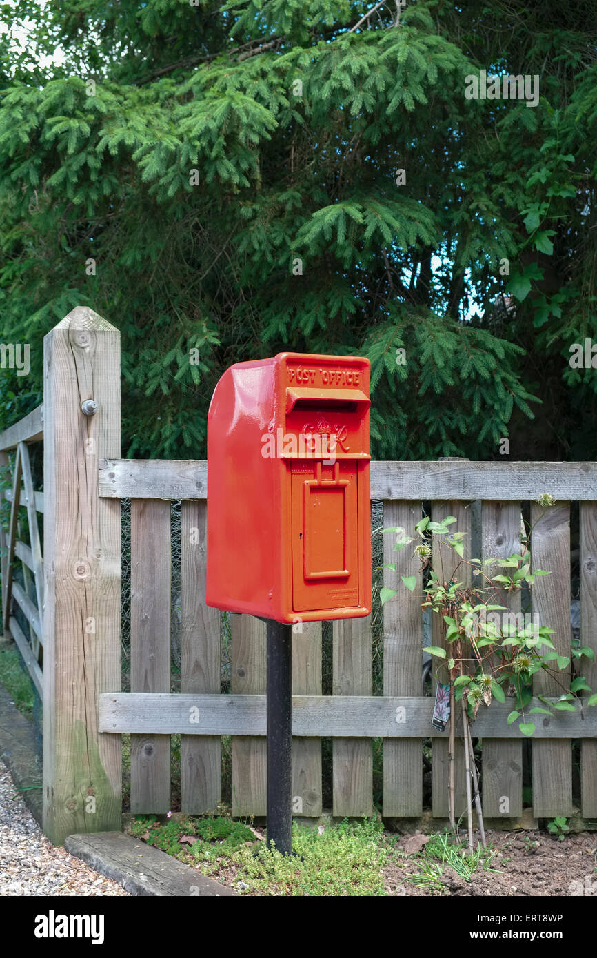 Old Red Postbox en usage comme Boîte postale privée Banque D'Images