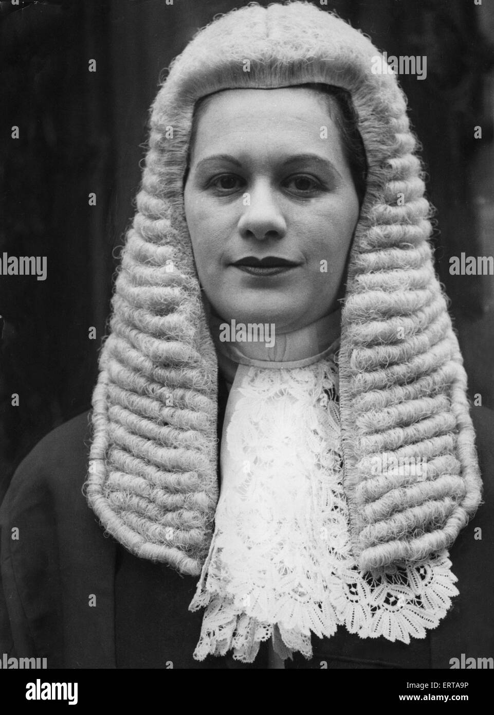 Rose Heilbron K.C. vu ici à la Chambre des lords après avoir été assermenté comme rois d'un avocat. 26 avril 1949 Banque D'Images