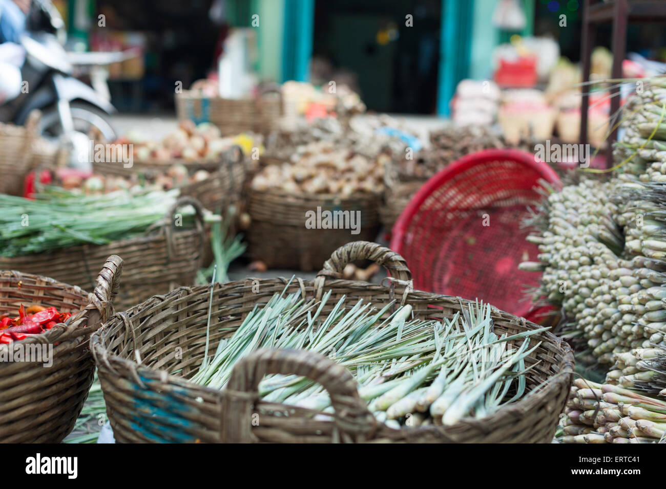 Rouge Panier chilly pepper street market asiatique Banque D'Images