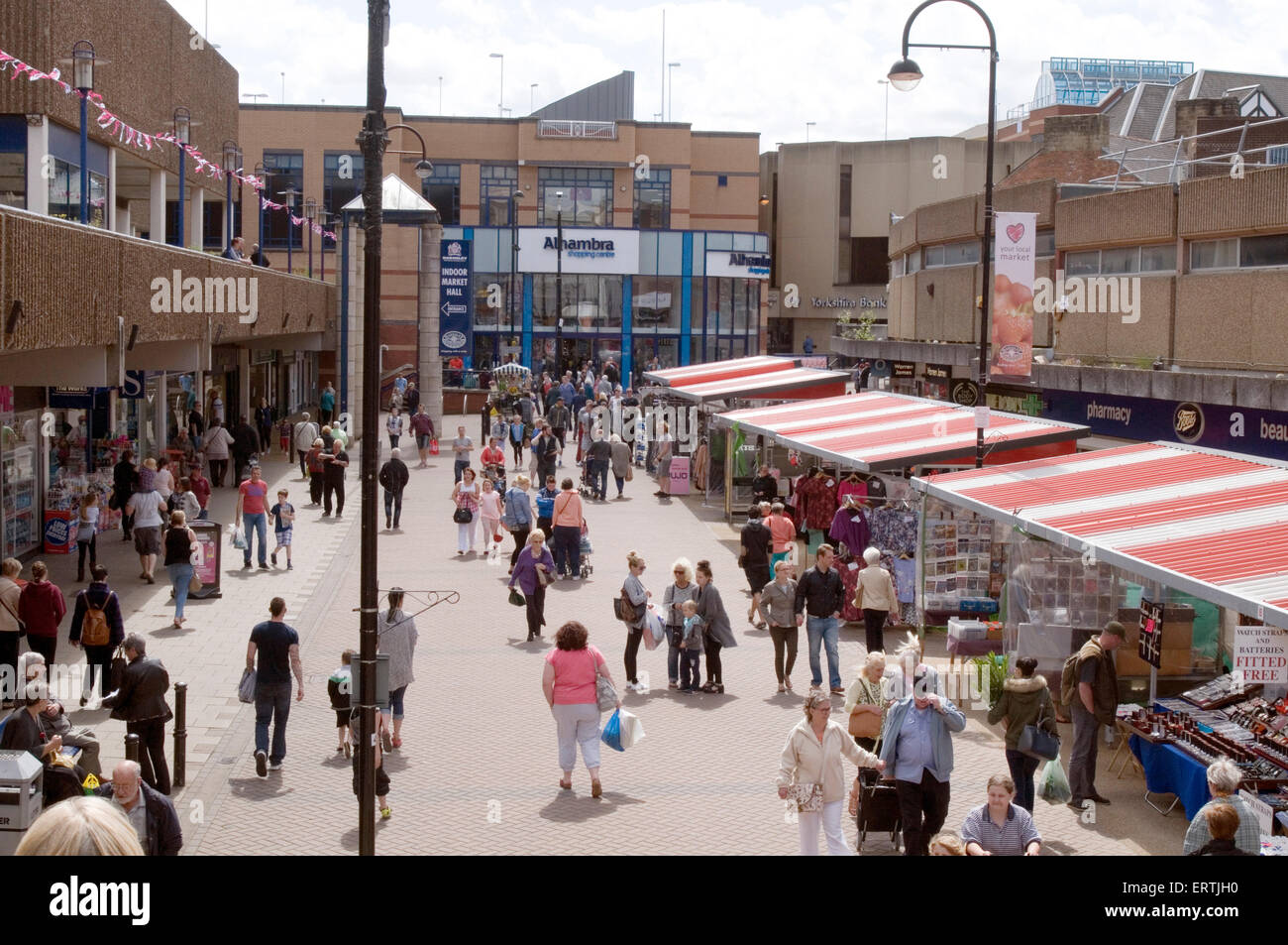 Highstreet occupé uk street high shopping shopping boutiques achetez au détail rue highstreets barnsley South Yorkshire : Inde Banque D'Images