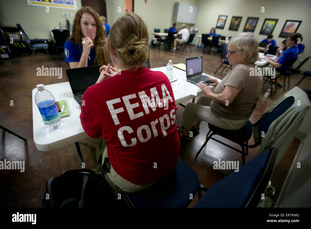 Les travailleurs de la FEMA mis en place pour aider les citoyens déplacés par les inondations en cas de catastrophe Banque D'Images
