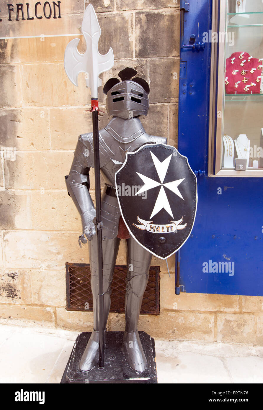 Armures médiévales et de protection avec la croix de Malte Banque D'Images