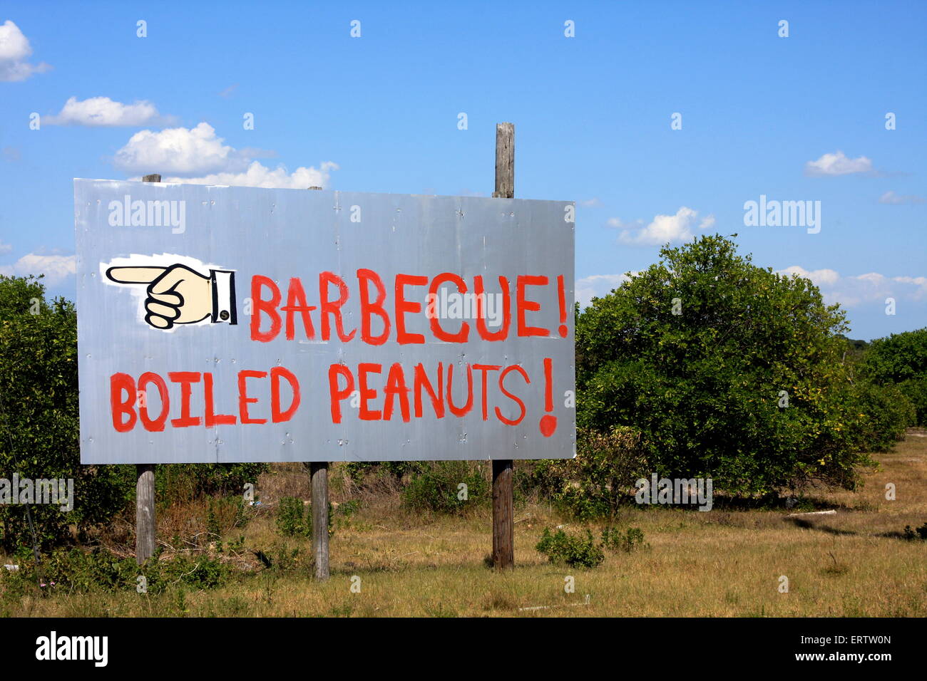 Inscrivez-vous la promotion de barbecue et arachides bouillies au bord de la route dans le centre de la Floride USA Banque D'Images