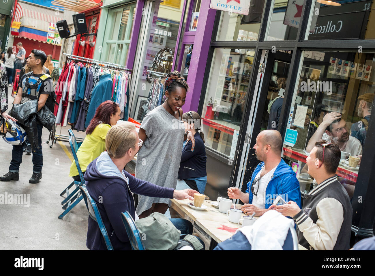 Manger dehors, Brixton, London, Royaume-Uni Banque D'Images