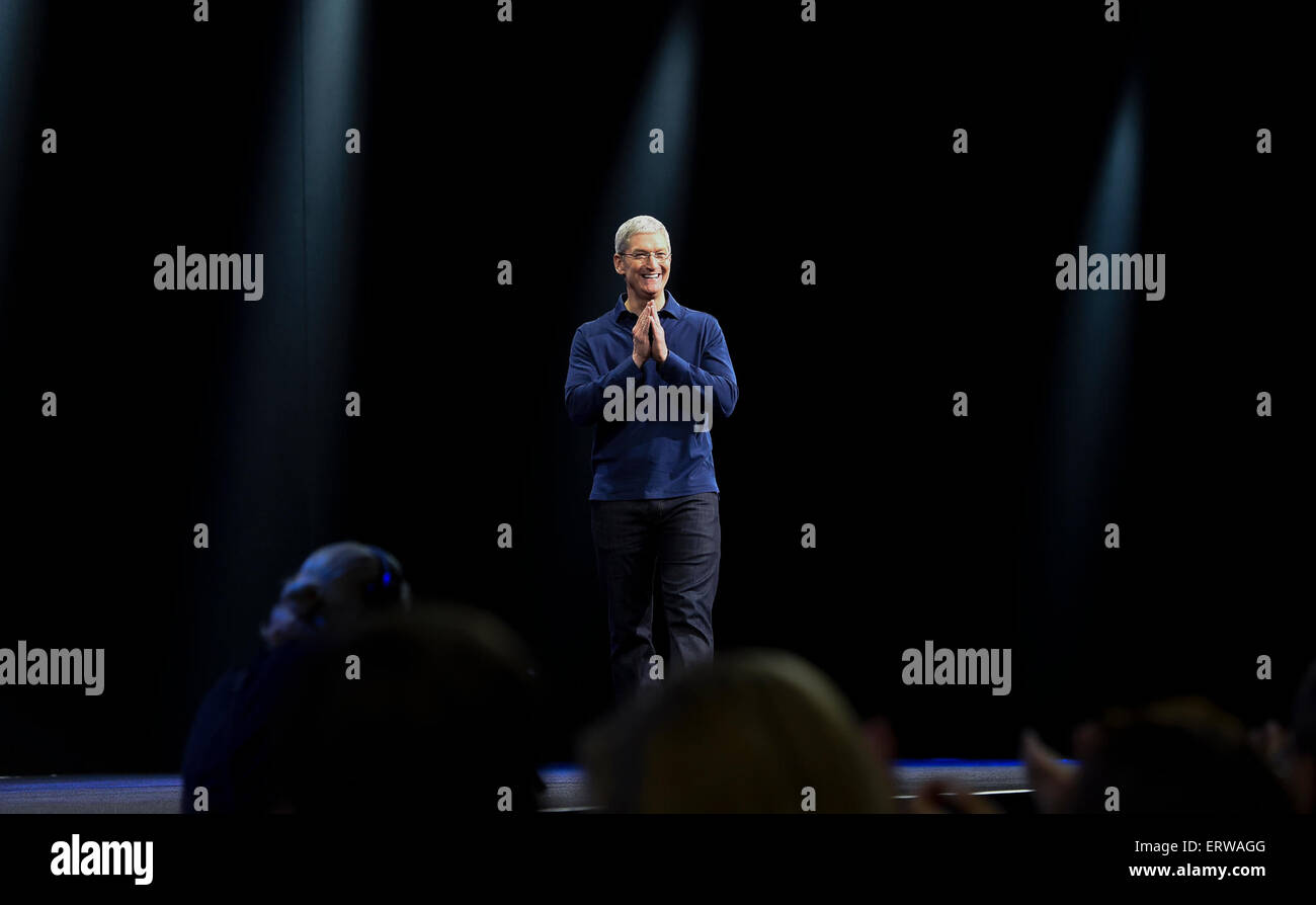 San Francisco. 8 juin, 2015. Pdg d'Apple Tim Cook assiste à l'Apple Worldwide Developers Conference (WWDC) 2015 à San Francisco, États-Unis, 8 juin 2015. Source : Xinhua/Alamy Live News Banque D'Images San Francisco. 8 juin, 2015. Pdg d'Apple Tim Cook assiste à l'Apple Worldwide Developers Conference (WWDC) 2015 à San Francisco, États-Unis, 8 juin 2015. Source : Xinhua/Alamy Live News Banque D'Images