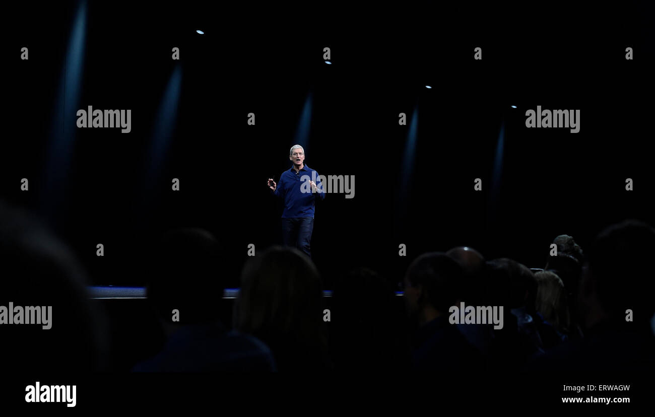 San Francisco. 8 juin, 2015. Pdg d'Apple Tim Cook assiste à l'Apple Worldwide Developers Conference (WWDC) 2015 à San Francisco, États-Unis, 8 juin 2015. Source : Xinhua/Alamy Live News Banque D'Images San Francisco. 8 juin, 2015. Pdg d'Apple Tim Cook assiste à l'Apple Worldwide Developers Conference (WWDC) 2015 à San Francisco, États-Unis, 8 juin 2015. Source : Xinhua/Alamy Live News Banque D'Images