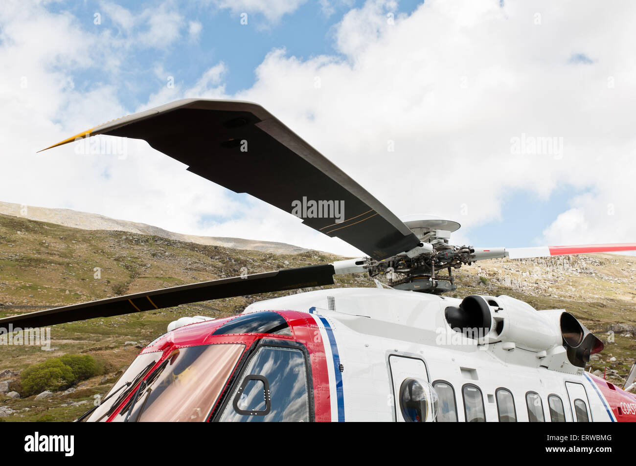 Le Sikorsky S92 a les pales de rotor de croissance avec l'augmentation des extrémités de pales xénomorphe et levage de lame réduit-vortex interaction. Banque D'Images Le Sikorsky S92 a les pales de rotor de croissance avec l'augmentation des extrémités de pales xénomorphe et levage de lame réduit-vortex interaction. Banque D'Images