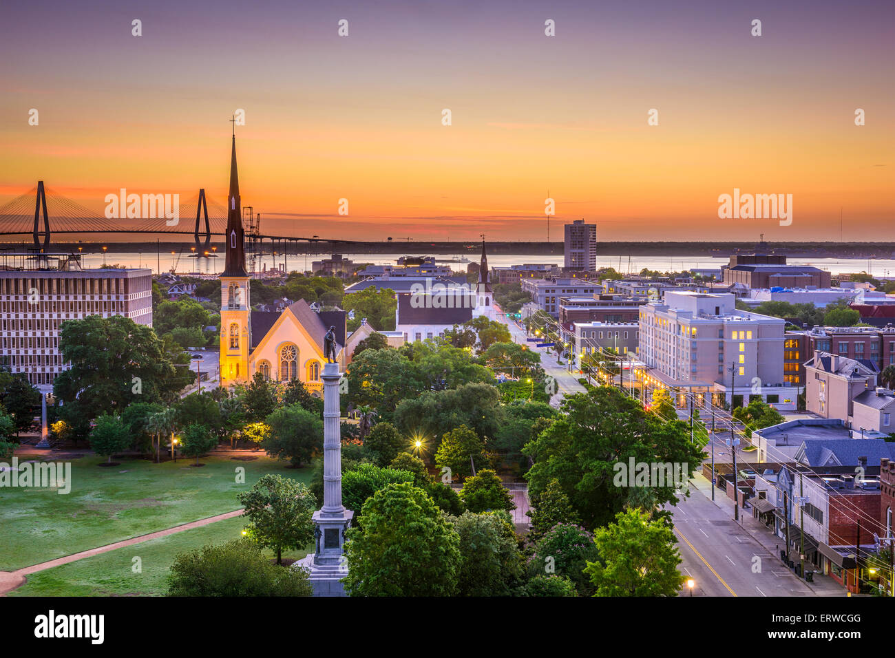 Charleston, Caroline du Sud, USA skyline sur Marion Square. Banque D'Images