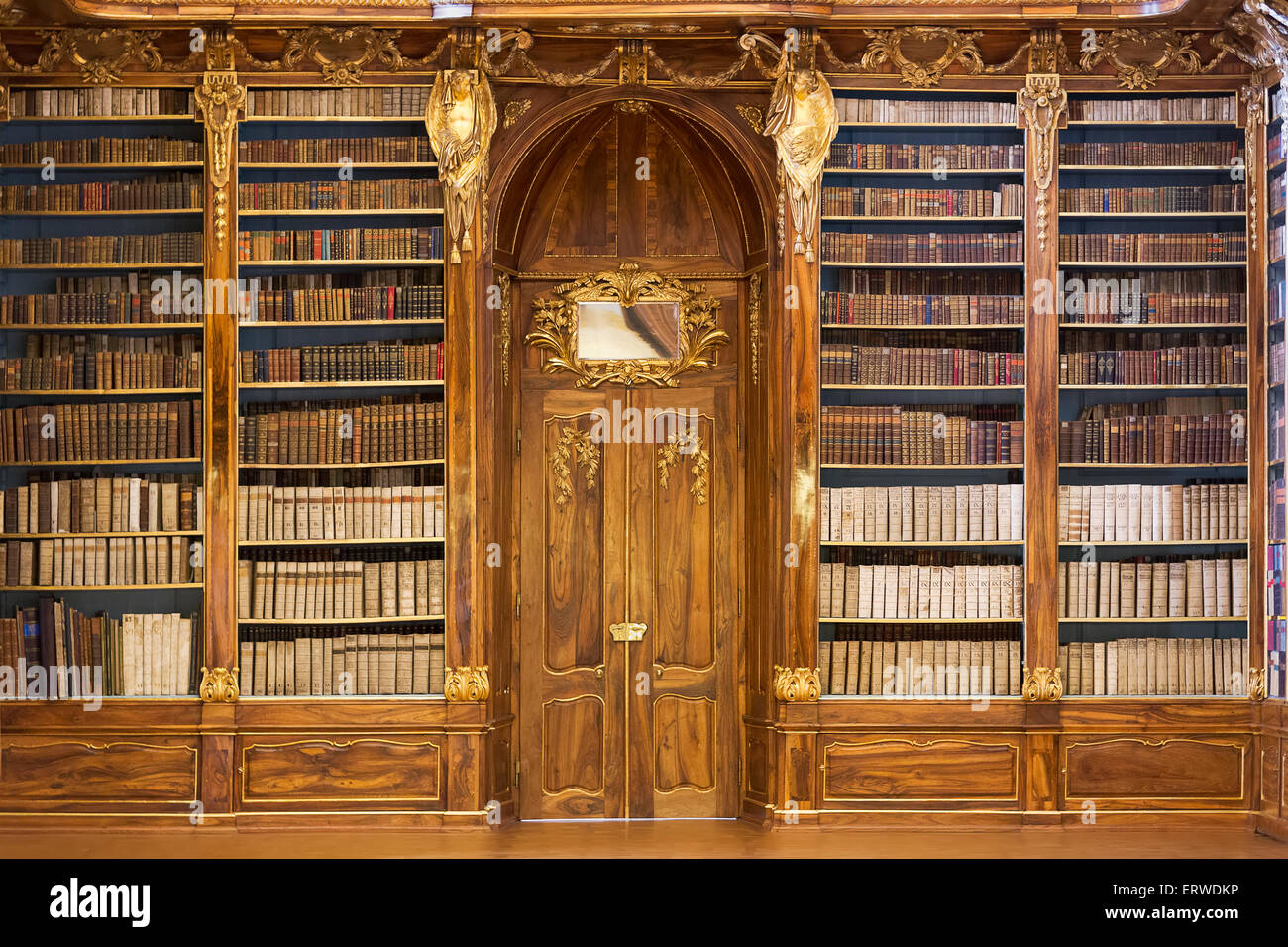 PRAGUE, RÉPUBLIQUE TCHÈQUE - janvier 04, 2015 : Salle de philosophie de la bibliothèque du monastère de Strahov Banque D'Images