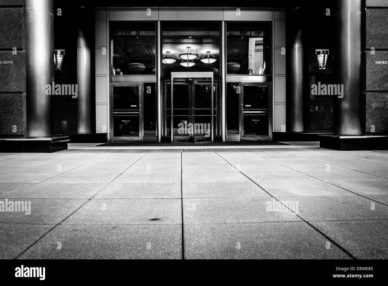 Entrée d'un bâtiment moderne, à Pittsburgh, en Pennsylvanie. Banque D'Images