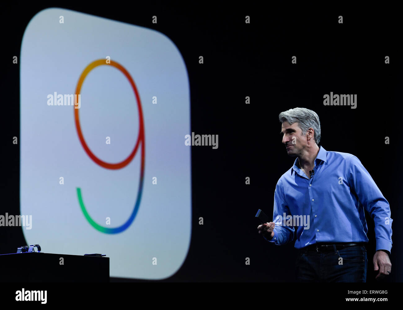 San Francisco, USA. 8 juin, 2015. Craig Federighi, senior vice president of Software Engineering, assiste à l'Apple Worldwide Developers Conference (WWDC) 2015 à San Francisco, États-Unis, 8 juin 2015. Source : Xinhua/Alamy Live News Banque D'Images San Francisco, USA. 8 juin, 2015. Craig Federighi, senior vice president of Software Engineering, assiste à l'Apple Worldwide Developers Conference (WWDC) 2015 à San Francisco, États-Unis, 8 juin 2015. Source : Xinhua/Alamy Live News Banque D'Images