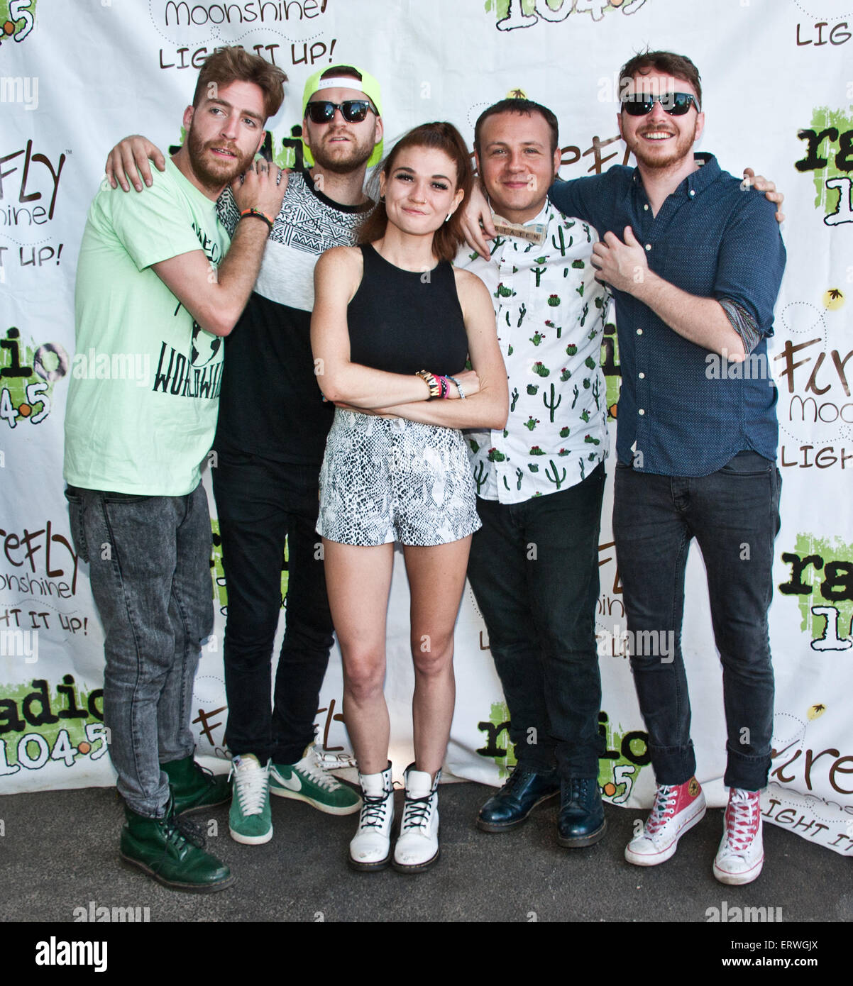 Philadelphie, Pennsylvanie, USA. 7 juin, 2015. MisterWives posent à Radio 145,5 millions aujourd''s Summer Block Party au Festival Pier le 07 juin 2015 à Philadelphie, Pennsylvanie, États-Unis. Crédit : Paul Froggatt/Alamy Live News Banque D'Images Philadelphie, Pennsylvanie, USA. 7 juin, 2015. MisterWives posent à Radio 145,5 millions aujourd''s Summer Block Party au Festival Pier le 07 juin 2015 à Philadelphie, Pennsylvanie, États-Unis. Crédit : Paul Froggatt/Alamy Live News Banque D'Images