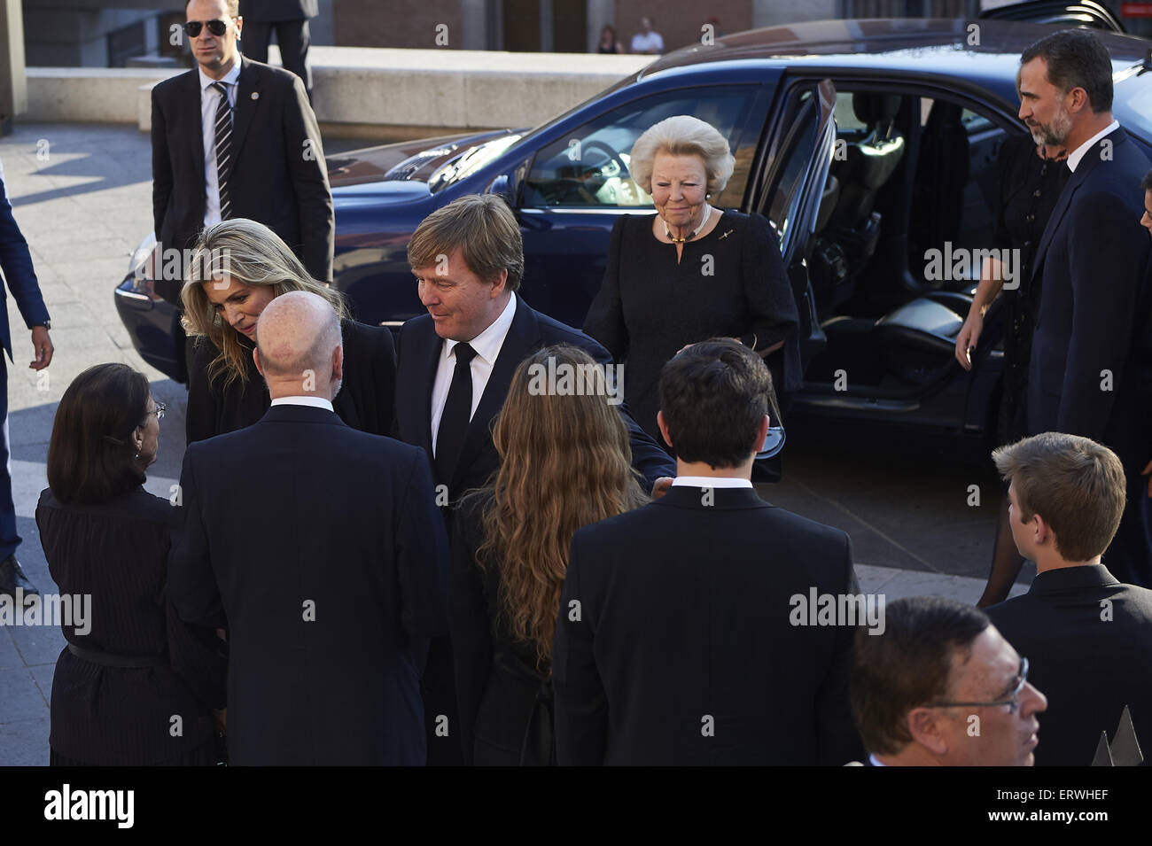 Madrid, Espagne. 8 juin, 2015. Le roi Felipe VI d'Espagne, la Reine Letizia d'Espagne, le Roi Willem-Alexander, Reine Maxima, la Princesse Beatrix, la Princesse Laurentien, le roi Siméon Sakskoburggotski Borisov et Margarita Gomez-Acebo, Miriam Ungria et fils assistera à la messe pour Fueneral Prince Kardam de Tarnovo à Los Jerenimos l'église le 8 juin 2015 à Madrid Crédit : Jack Abuin/ZUMA/Alamy Fil Live News Banque D'Images