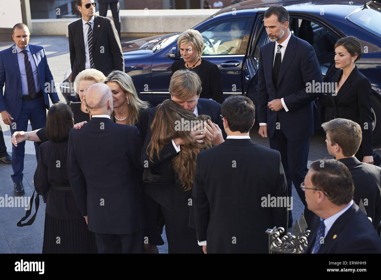 Madrid, Espagne. 8 juin, 2015. Le roi Felipe VI d'Espagne, la Reine Letizia d'Espagne, le Roi Willem-Alexander, Reine Maxima, la Princesse Beatrix, la Princesse Laurentien, le roi Siméon Sakskoburggotski Borisov et Margarita Gomez-Acebo, Miriam Ungria et fils assistera à la messe pour Fueneral Prince Kardam de Tarnovo à Los Jerenimos l'église le 8 juin 2015 à Madrid Crédit : Jack Abuin/ZUMA/Alamy Fil Live News Banque D'Images