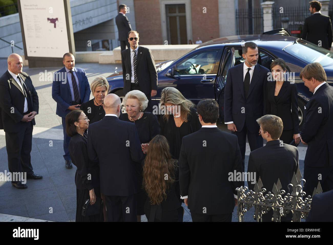 Madrid, Espagne. 8 juin, 2015. Le roi Felipe VI d'Espagne, la Reine Letizia d'Espagne, le Roi Willem-Alexander, Reine Maxima, la Princesse Beatrix, la Princesse Laurentien, le roi Siméon Sakskoburggotski Borisov et Margarita Gomez-Acebo, Miriam Ungria et fils assistera à la messe pour Fueneral Prince Kardam de Tarnovo à Los Jerenimos l'église le 8 juin 2015 à Madrid Crédit : Jack Abuin/ZUMA/Alamy Fil Live News Banque D'Images