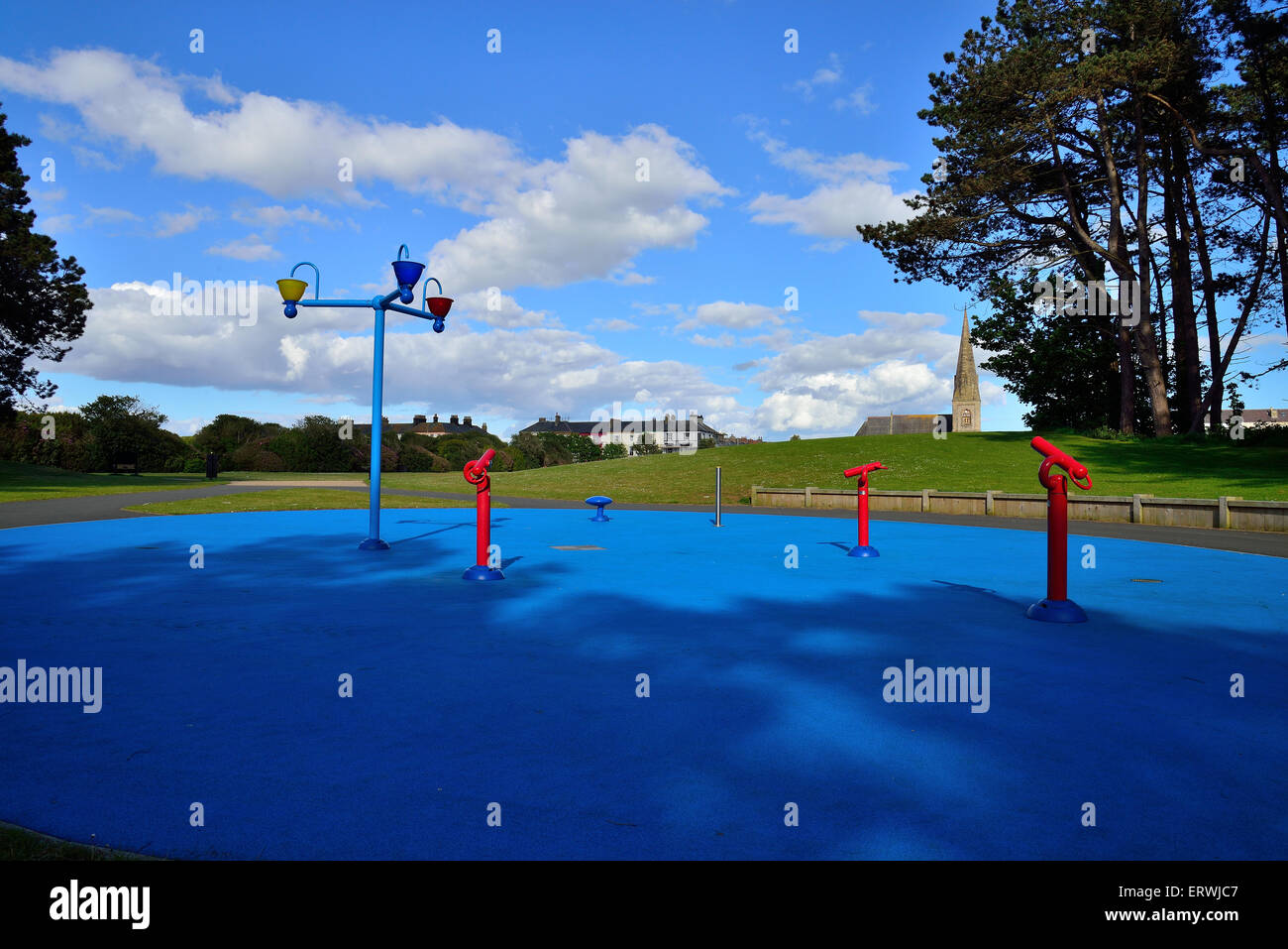 Splash pour enfants zone pad à silloth à l'ouest de la côte de Cumbria Banque D'Images