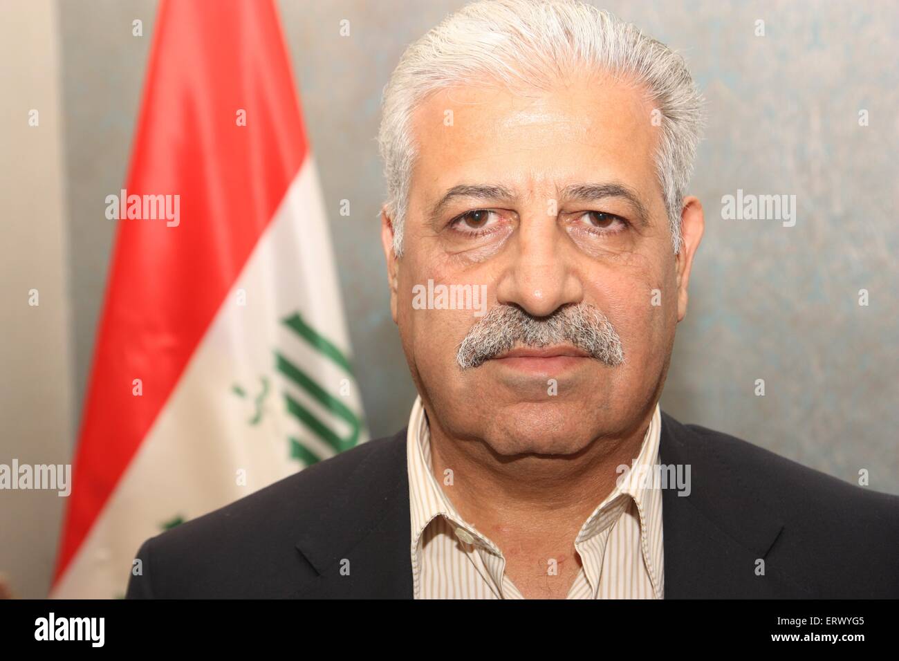 Erbil, Irak. Apr 15, 2015. Atheel al-Nujaifi, Gouverneur de la province de Ninive dans le Nord de l'Iraq, où est situé à Mossoul, pose à Erbil, Irak, 15 avril 2015. Al-Nujaifi, un musulman sunnite, met en garde contre le déploiement d'extrémistes chiites au cours de la récupération de la ville. Il a fait un an que les extrémistes sunnites ont envahi le nord de la ville irakienne lors d'une attaque surprise. Photo : JAN KULHMANN/dpa/Alamy Live News Banque D'Images