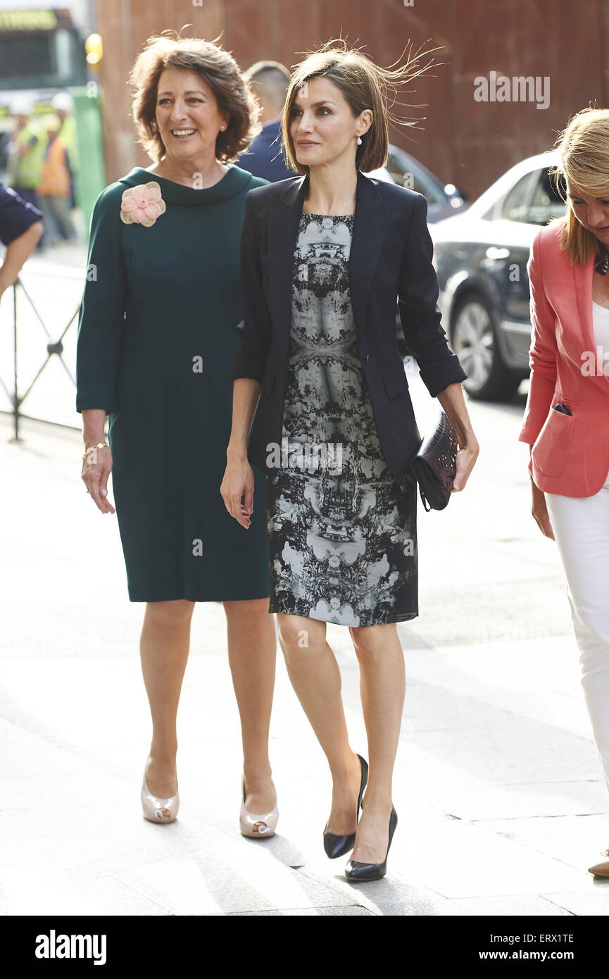 Madrid, Espagne. 9 juin, 2015. Reine Letizia d'Espagne arrive la réunion d'affaires de l'Association espagnole contre le Cancer (AECC) à Real Academia de Bellas Artes de San Fernando le 9 juin 2015 à Madrid Crédit : Jack Abuin/ZUMA/Alamy Fil Live News Banque D'Images