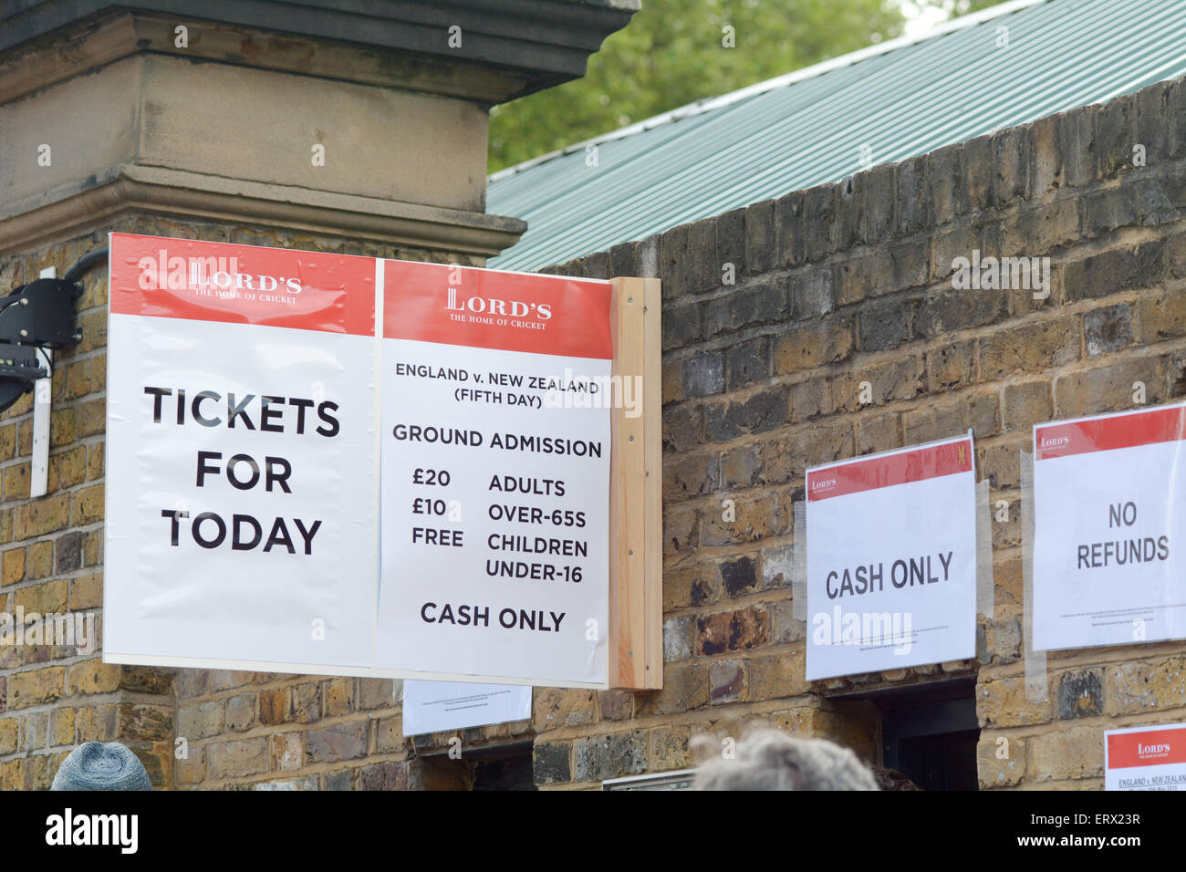 Les prix des billets pour le jour 5 du 1er test match avec l'Angleterre contre la Nouvelle-Zélande à Lords Cricket Ground London England Banque D'Images