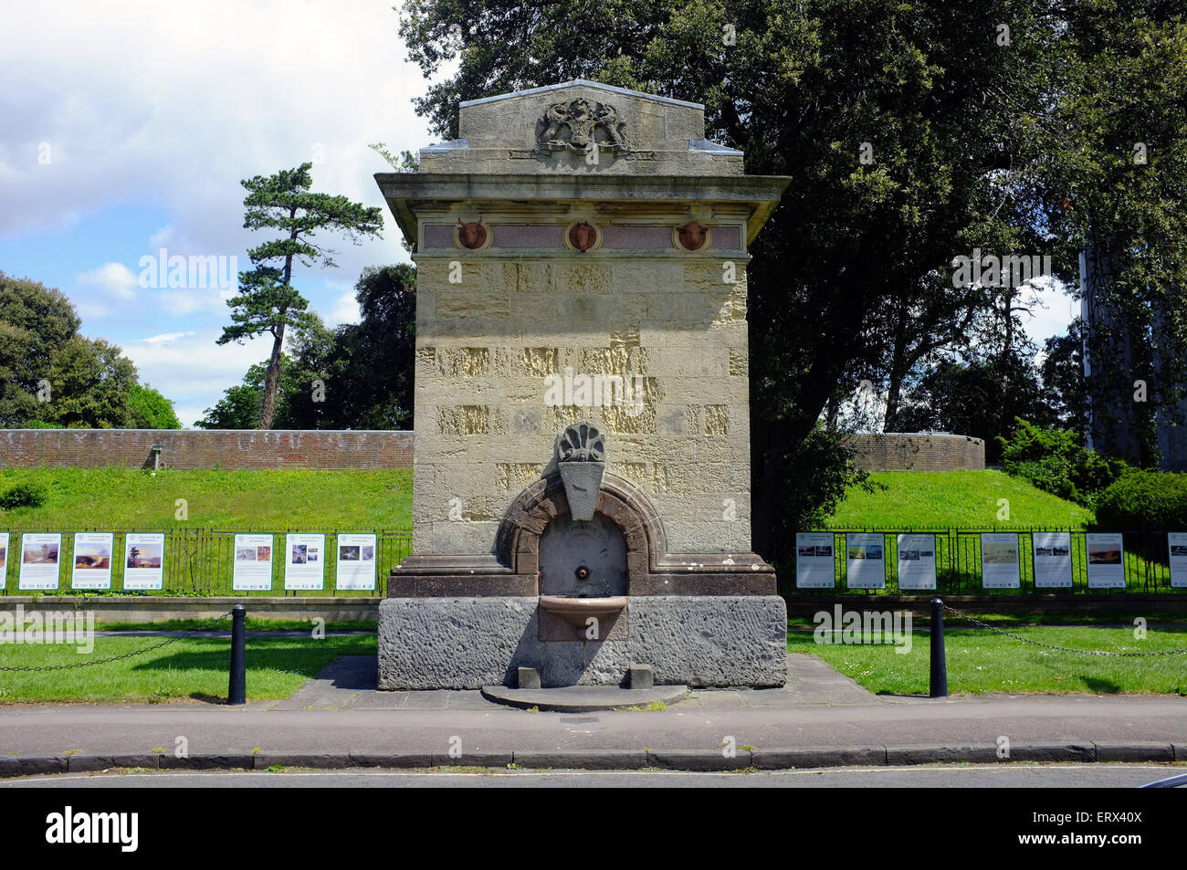 Une fontaine d'eau potable sur Stoke Road dans la région de Clifton de Bristol. Banque D'Images