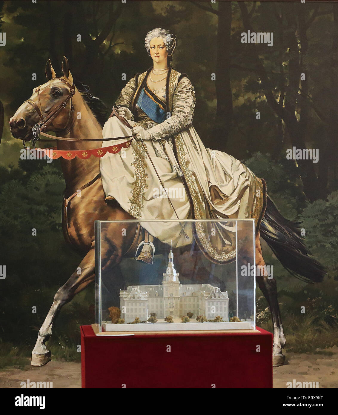 Zerbst, Allemagne. 09Th Juin, 2015. Une vue de la collection de Catherine de Zerbst, Allemagne, 09 juin 2015. Fédération de la tsarine Catherine la Grande (1729-1796) est reconnue pour la première fois au cours d'une princesse Festival dans la ville. Le festival a lieu le 11 juillet 2015. La tsarine Catherine II a vécu en tant que princesse Sophie Auguste Friederike von Anhalt-Zerbst Zerbst dans le palace de 1742 à début 1744. Photo : JENS WOLF/dpa/Alamy Live News Banque D'Images