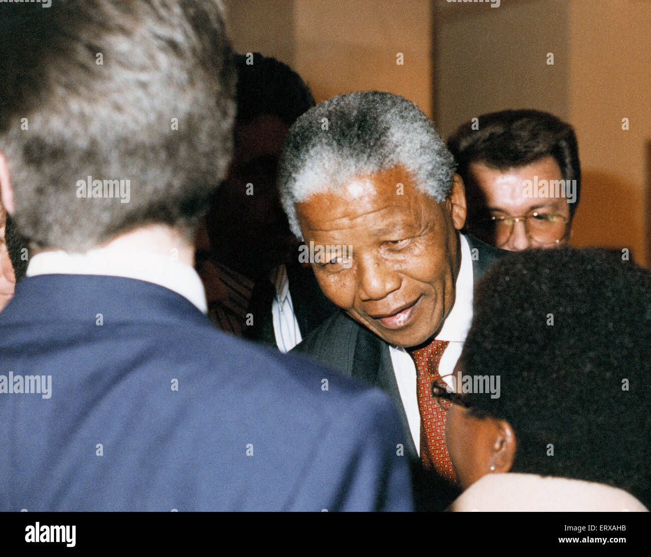 Nelson Rolihlahla Mandela. Mandela a servi 27 ans de prison dans un premier temps, sur l'île de Robben et plus tard à la prison de Pollsmoor et prison Victor Verster. Une campagne internationale a fait pression pour sa libération qui a été accordé en 1990 au milieu de l'escalade des troubles civils. Mand Banque D'Images